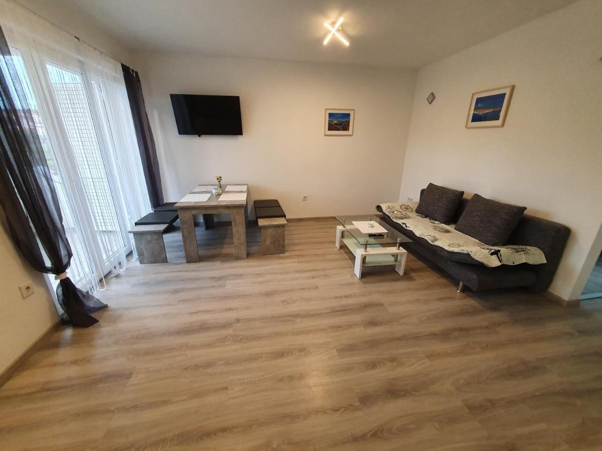 Apartments Villa M&M 2 بيبينيا المظهر الخارجي الصورة