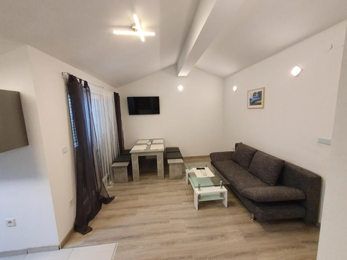 Apartments Villa M&M 2 بيبينيا المظهر الخارجي الصورة