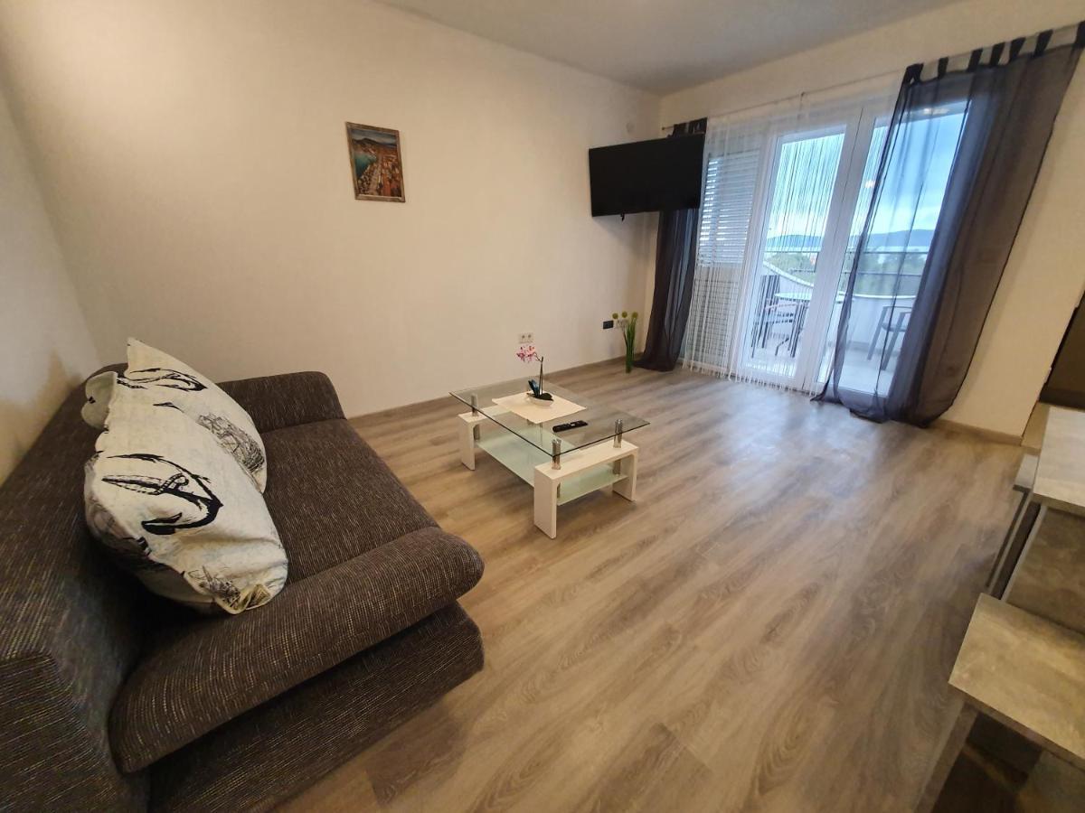 Apartments Villa M&M 2 بيبينيا المظهر الخارجي الصورة