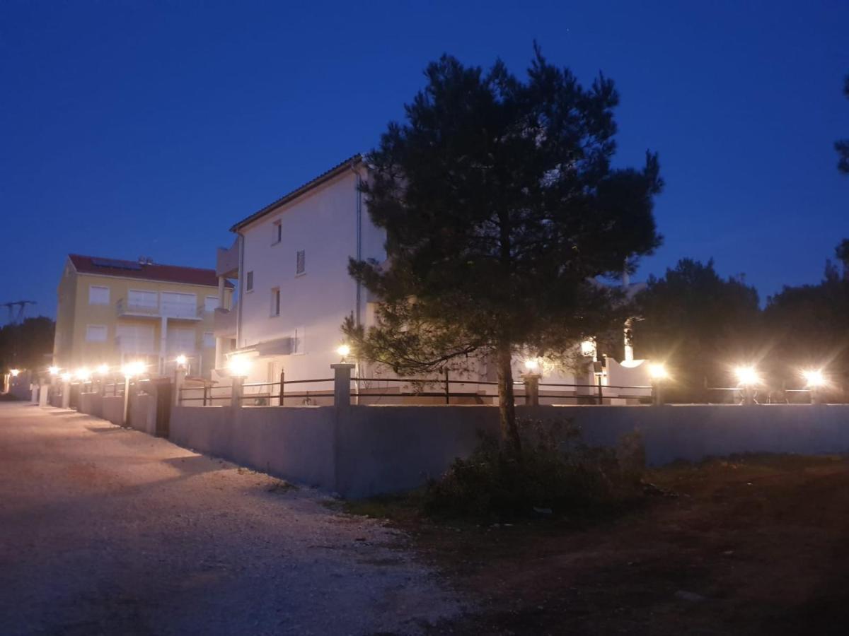 Apartments Villa M&M 2 بيبينيا المظهر الخارجي الصورة