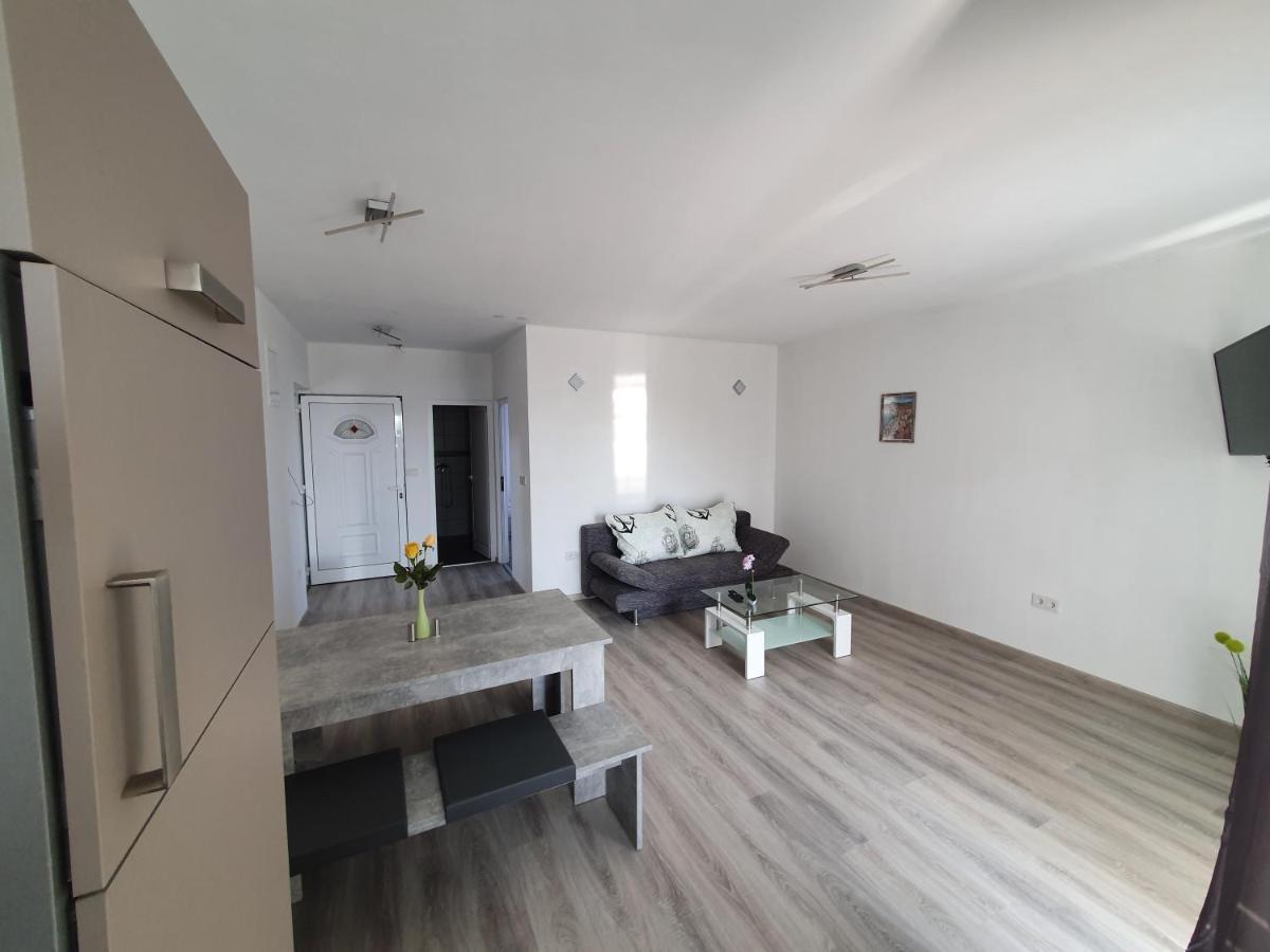 Apartments Villa M&M 2 بيبينيا المظهر الخارجي الصورة