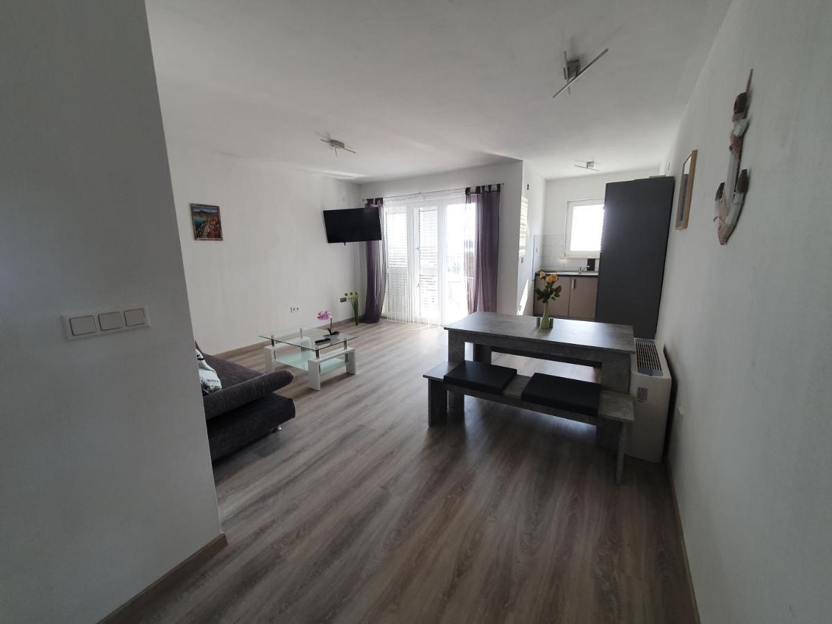 Apartments Villa M&M 2 بيبينيا المظهر الخارجي الصورة