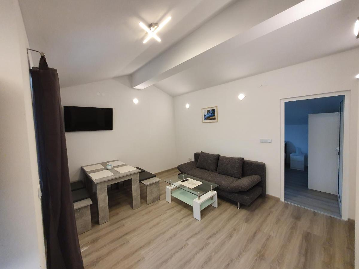 Apartments Villa M&M 2 بيبينيا المظهر الخارجي الصورة